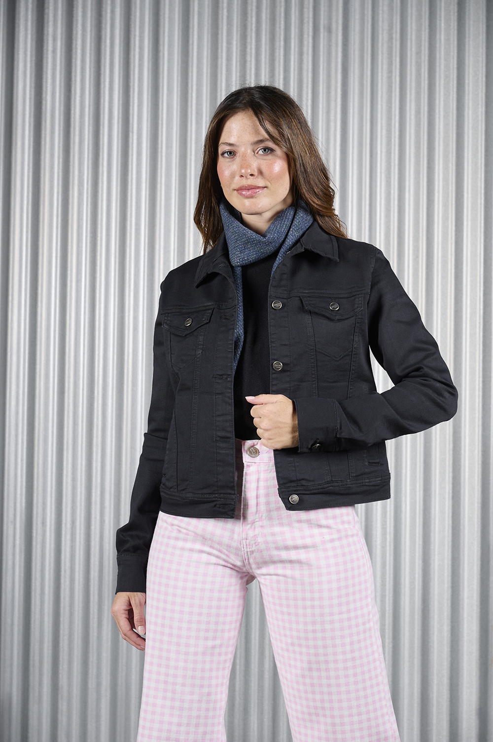 ART. 066 | CAMPERA NEGRA CLÁSICA ELASTIZADO