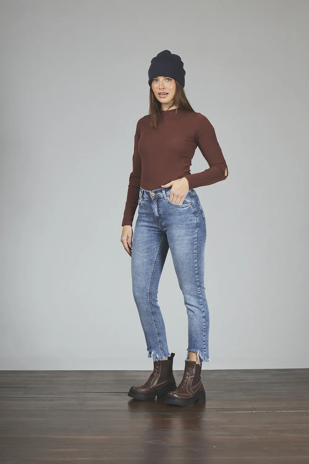 ART. 092 | MOM VENTANA BOTA DEFLECADO ELASTIZADO