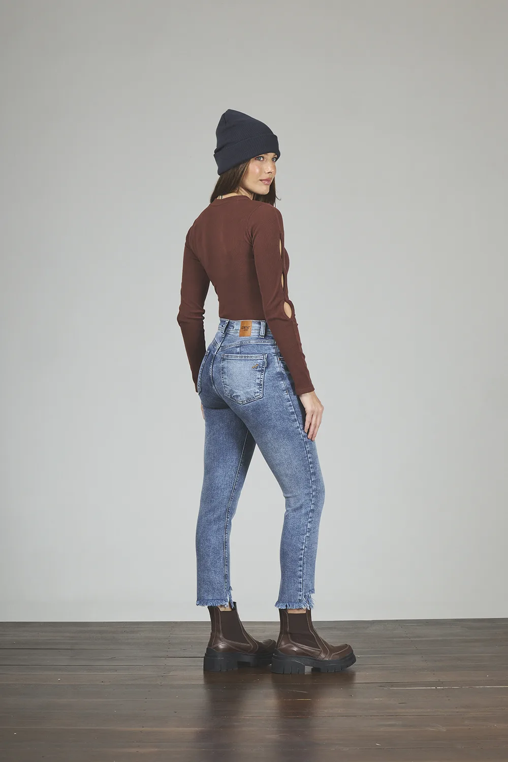 Alternative view of ART. 092 | MOM VENTANA BOTA DEFLECADO ELASTIZADO