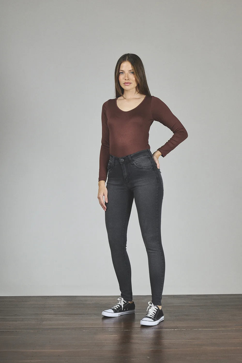 ART. 142 | GRIS LOCALIZADO CON CHAPITA ELASTIZADO