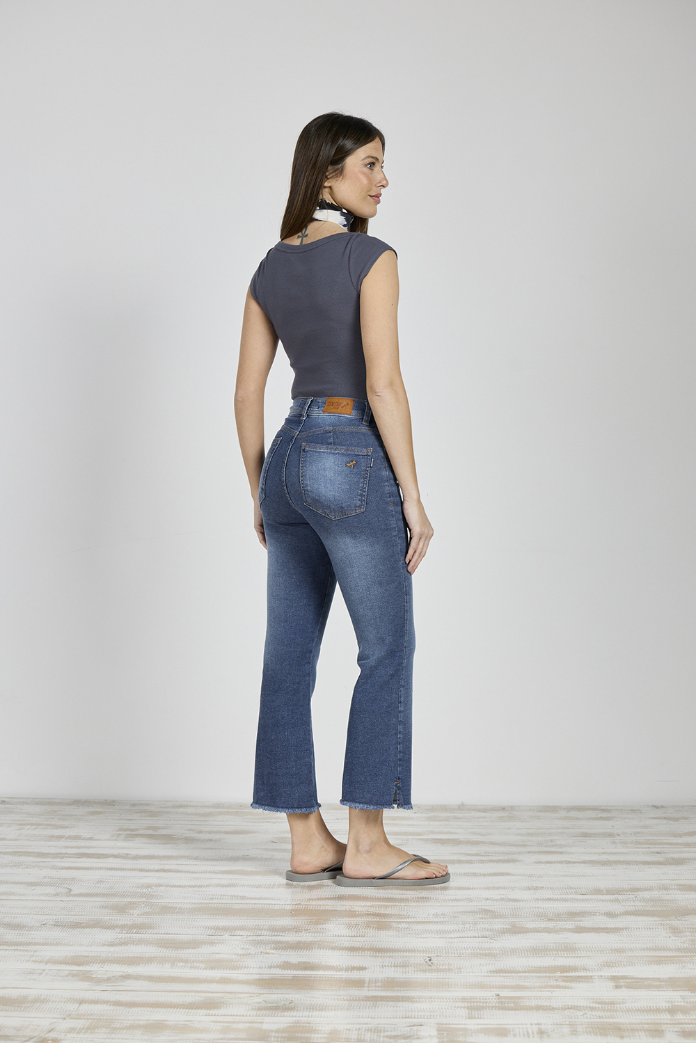 Alternative view of ART. 153 | CROP SEMI OXFORD STONE CON TAJO EN BOTA ELASTIZADO