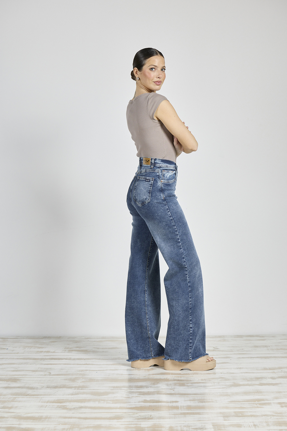 Alternative view of ART. 229 | WIDE LEG BOTA DESFLECADO ELASTIZADO