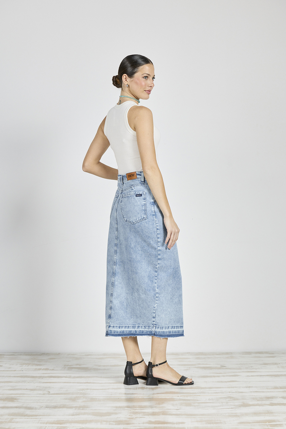 Alternative view of ART. 247 | FALDA LARGA C/ABERTURA ADELANTE RUEDO DESCOCIDO RÍGIDO