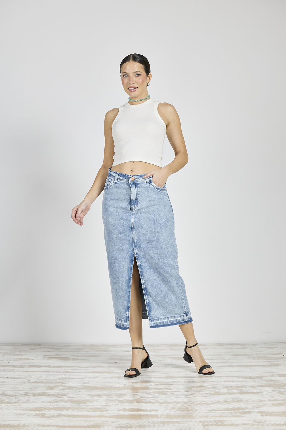 ART. 247 | FALDA LARGA C/ABERTURA ADELANTE RUEDO DESCOCIDO RÍGIDO