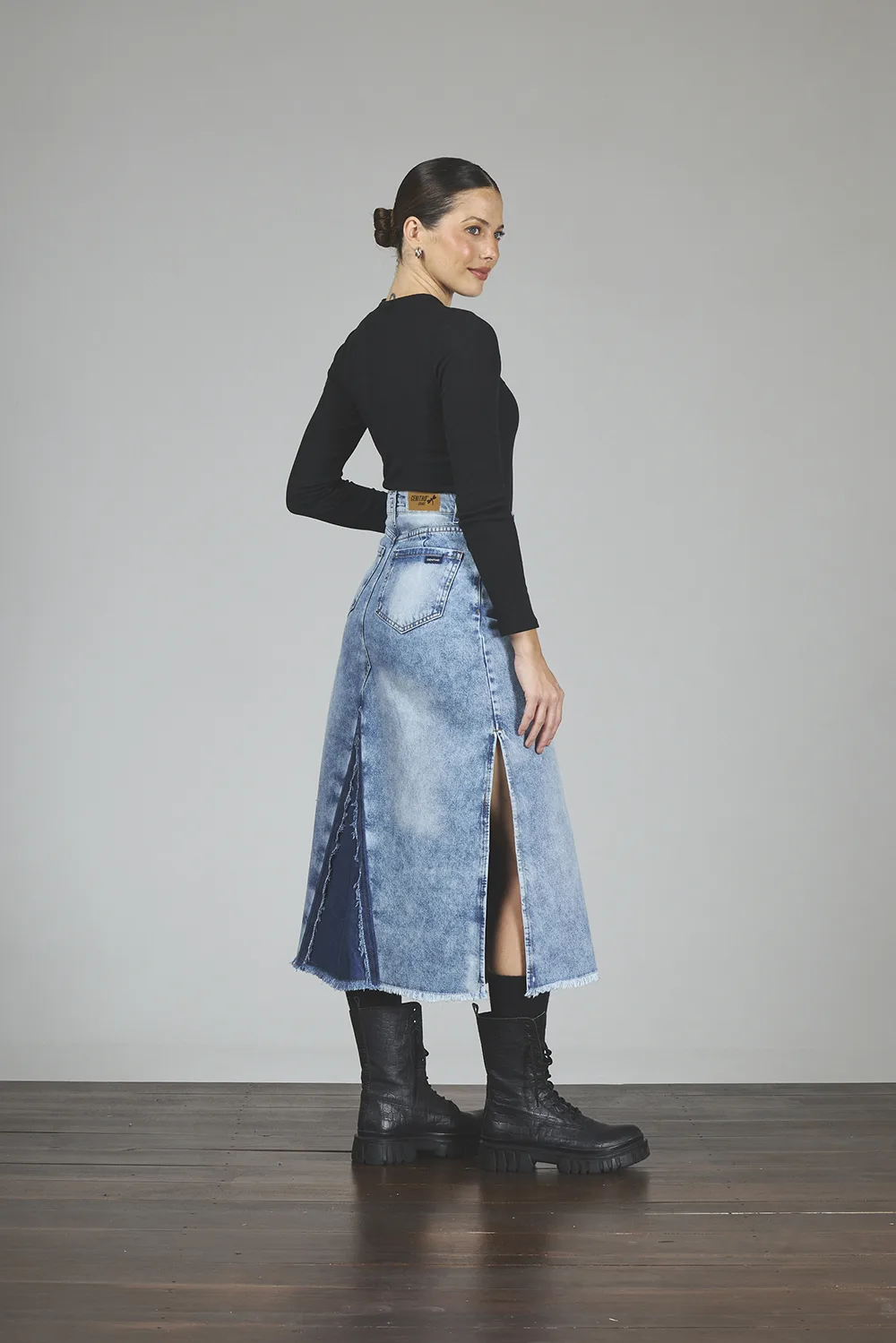 ART. 248 | FALDA LARGA CON RECORTE Y ABERTURA LATERAL RÍGIDO