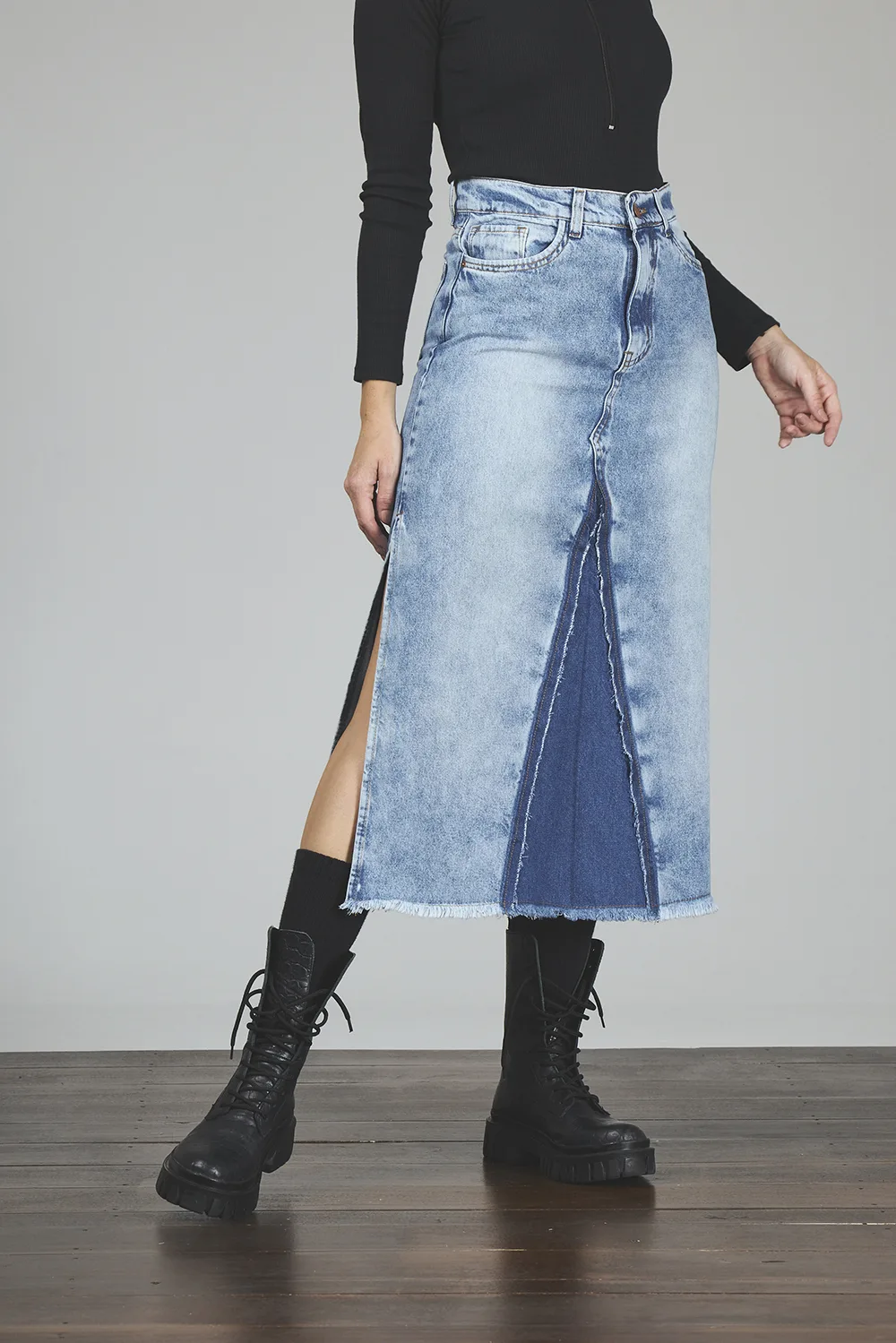 Alternative view of ART. 248 | FALDA LARGA CON RECORTE Y ABERTURA LATERAL RÍGIDO