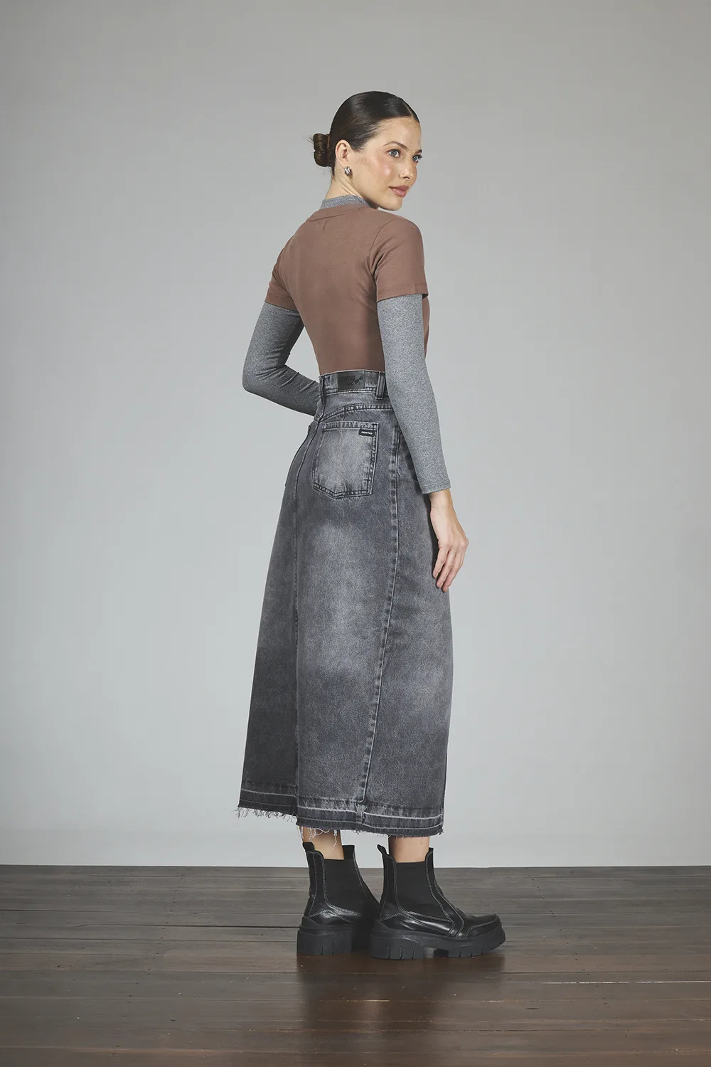 Alternative view of ART. 250 | FALDA GRIS CON ABERTURA ADELANTE RUEDO DESCOCIDO RÍGIDO