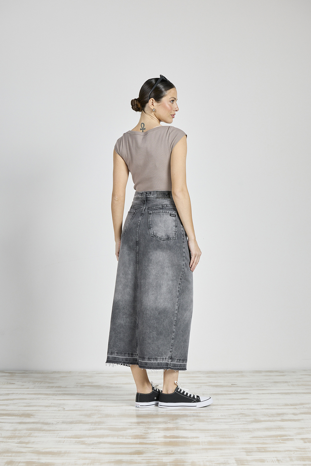 Alternative view of ART. 250 | FALDA GRIS CON ABERTURA ADELANTE RUEDO DESCOCIDO RÍGIDO