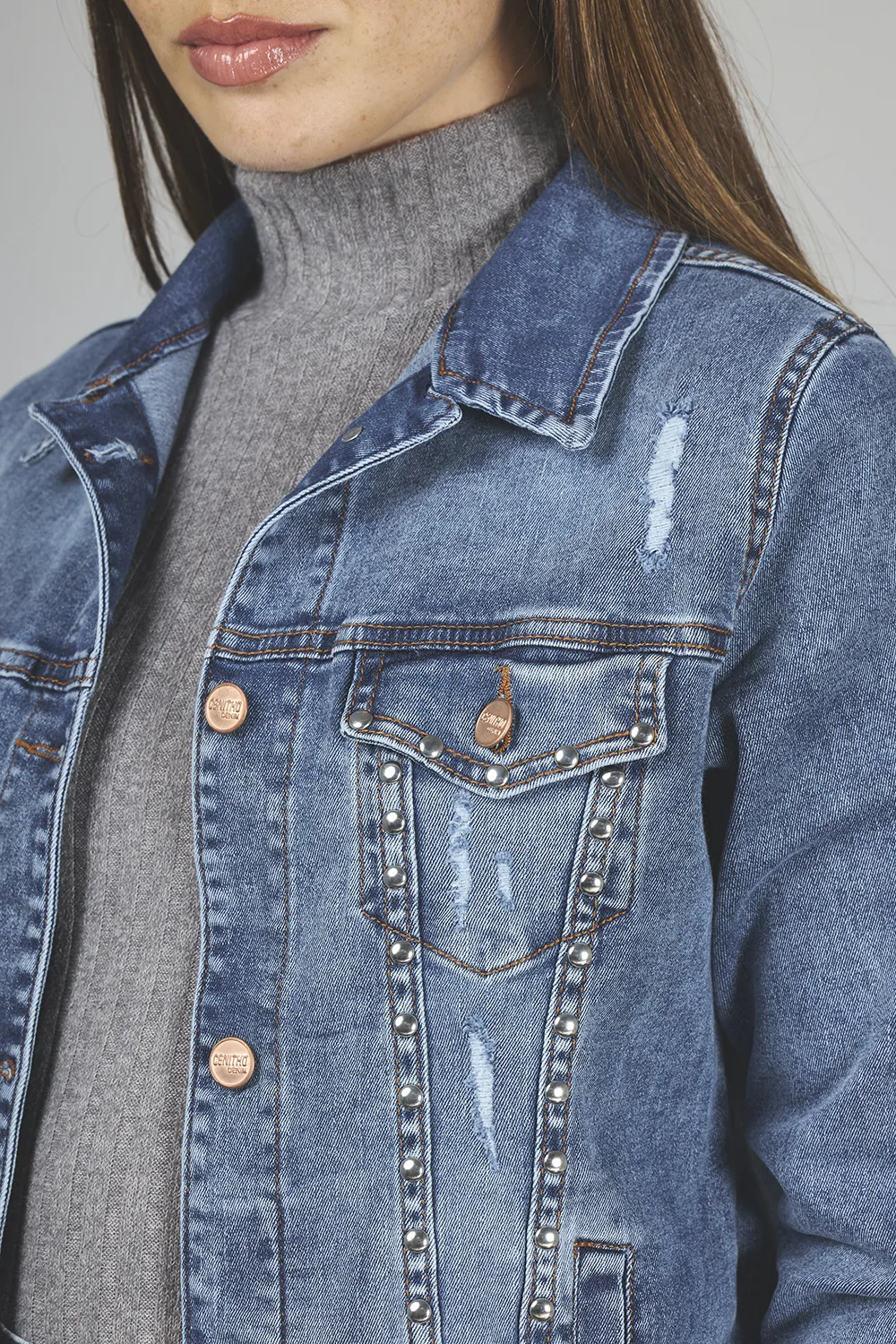 ART. 251 | CAMPERA CON ROTURA Y TACHA DEFLECADO ELASTIZADO - Imagen 3