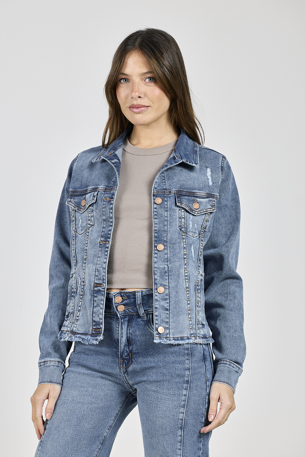 ART. 251 | CAMPERA CON ROTURA Y TACHA DEFLECADO ELASTIZADO