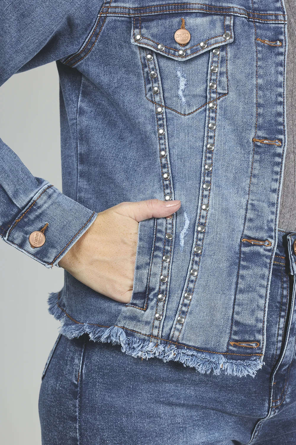 ART. 251 | CAMPERA CON ROTURA Y TACHA DEFLECADO ELASTIZADO - Imagen 5