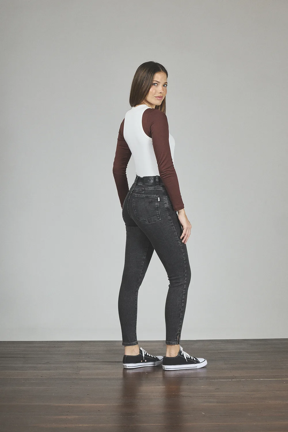 Alternative view of ART. 258 | GRIS HUMO TAJO EN LA BOTA ELASTIZADO