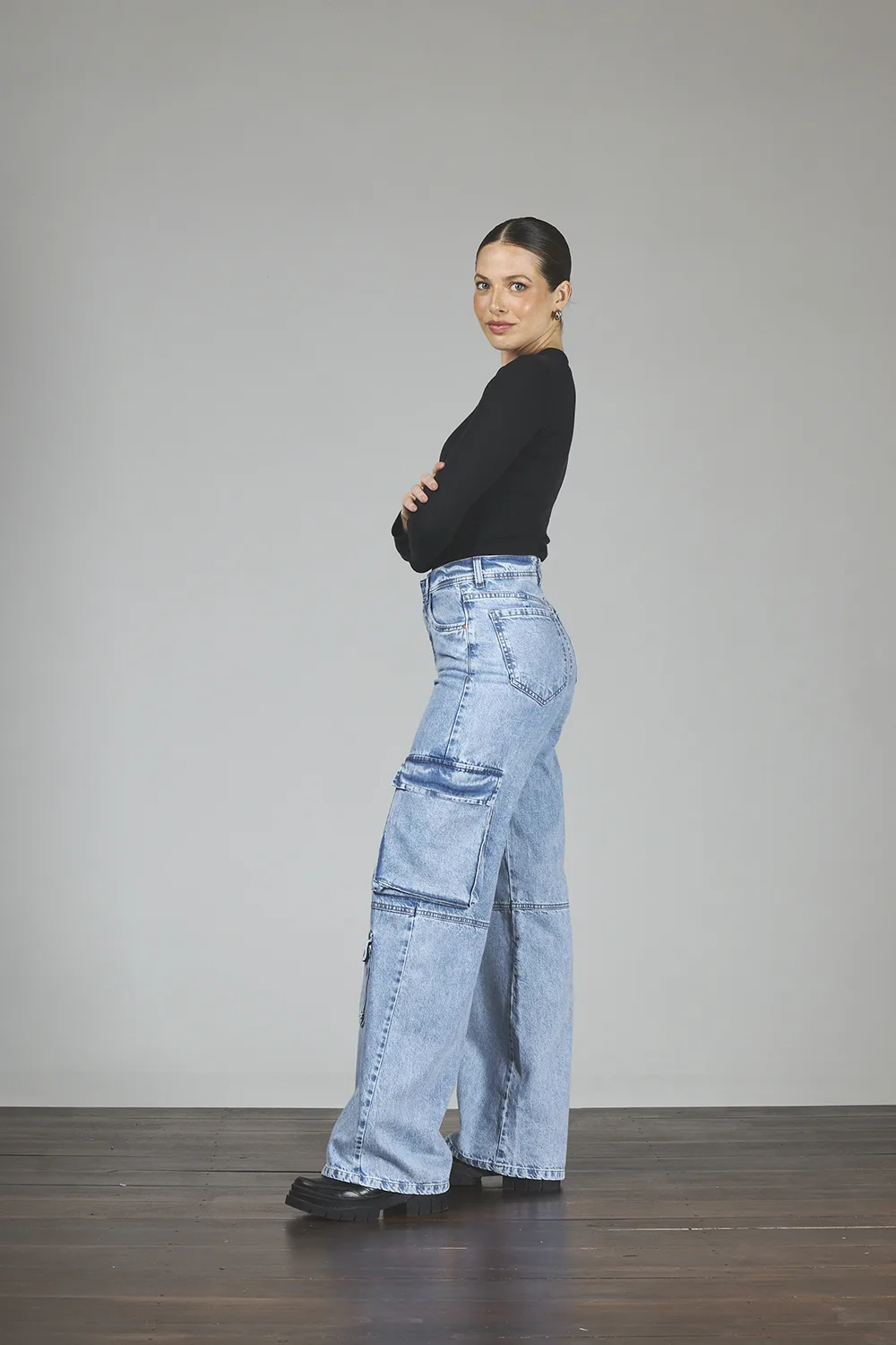 ART. 272 | WIDE LEG CARGO CELESTE BOLSILLO DELANTERO RÍGIDO - Imagen 4