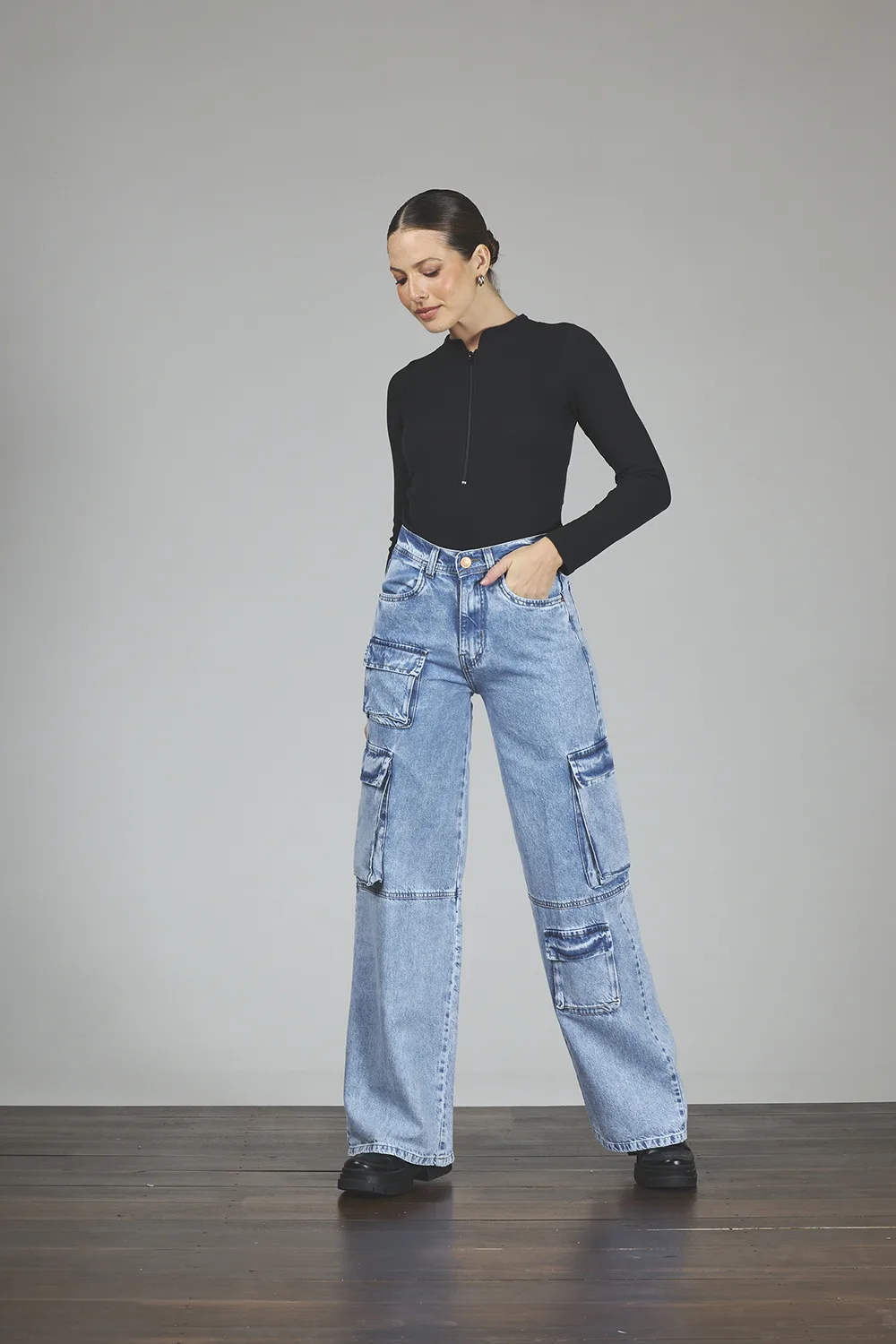 ART. 272 | WIDE LEG CARGO CELESTE BOLSILLO DELANTERO RÍGIDO - Imagen 5