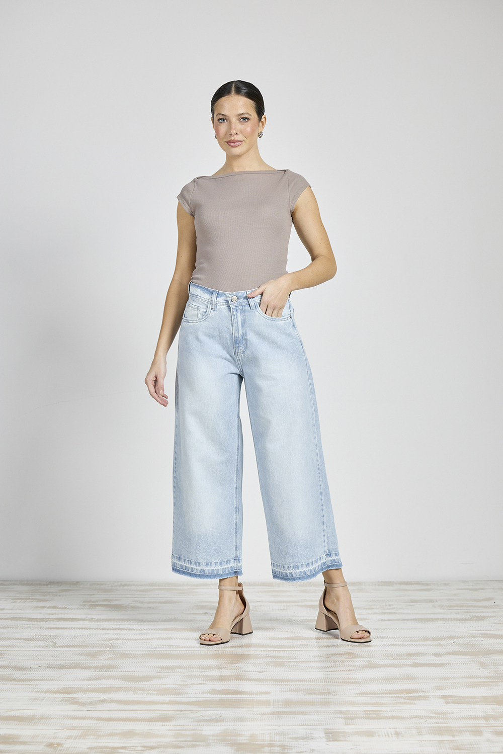 ART. 285 | CROP WIDE LEG CELESTE BOTA DESCOCIDA RÍGIDO