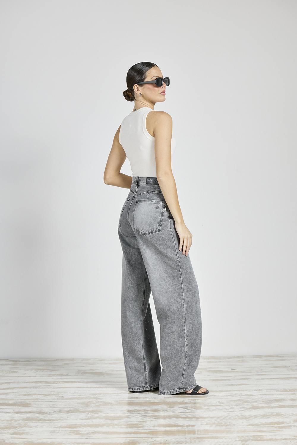 Alternative view of ART. 295 | WIDE LEG GRIS CON STRASS RÍGIDO