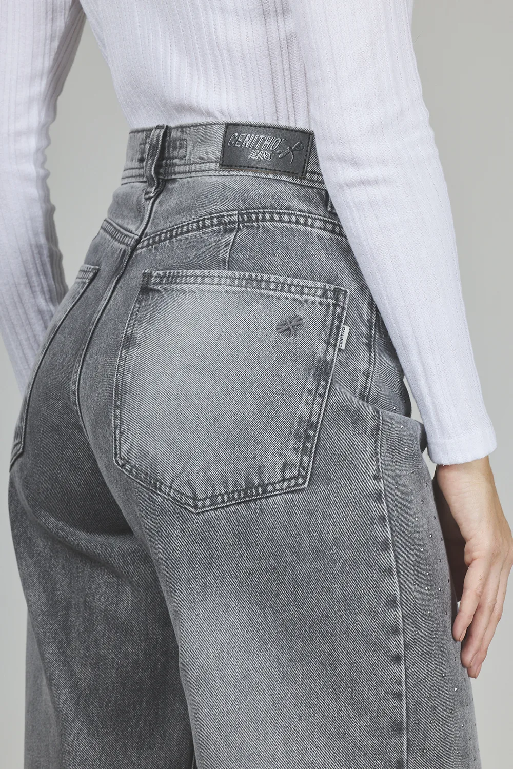 ART. 295 | WIDE LEG GRIS CON STRASS RÍGIDO - Imagen 5