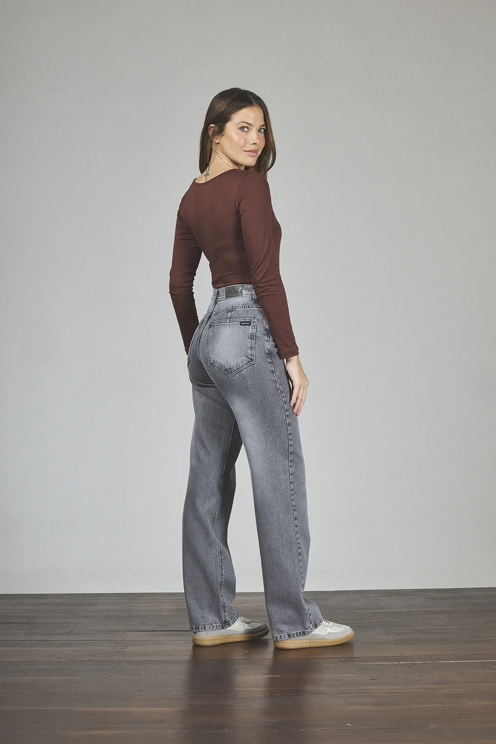 Alternative view of ART. 308 | RECTO GRIS CLÁSICO RÍGIDO