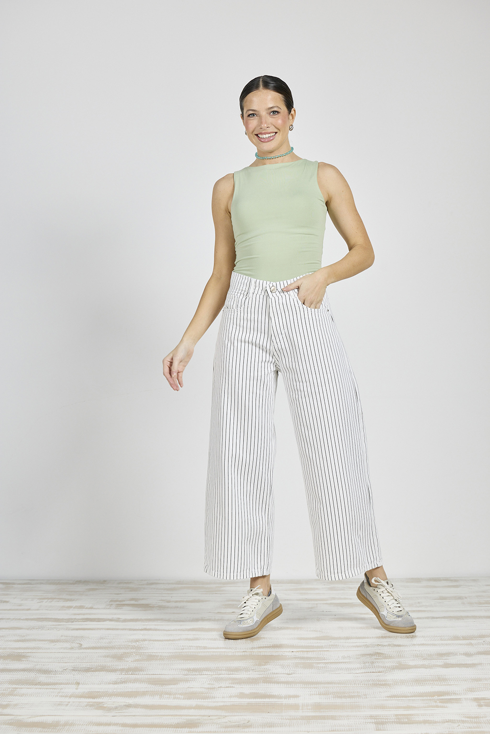 ART. 346 | WIDE LEG CROP BLANCO RAYADO RÍGIDO