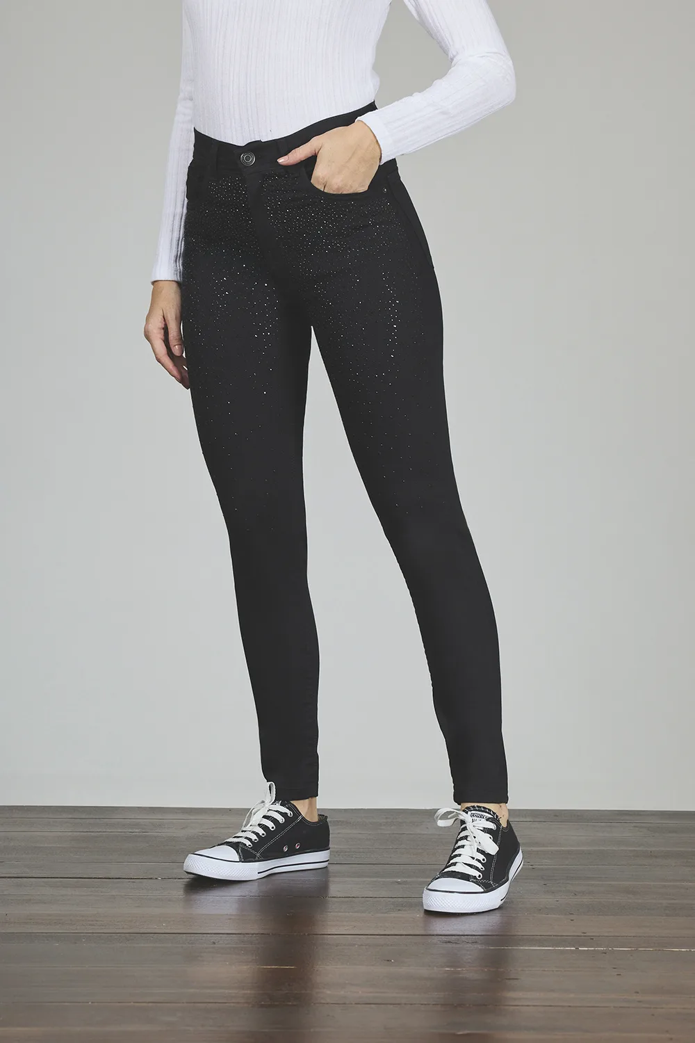 ART. 350 | NEGRO CLÁSICO CON BRILLO EN VISTA CHUPIN ELASTIZADO - Imagen 4