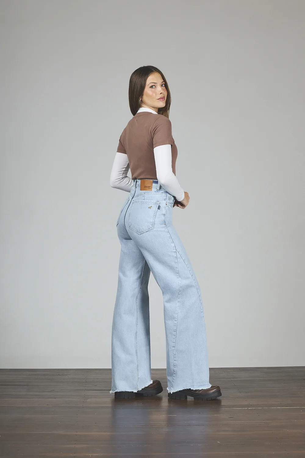 Alternative view of ART. 359 | WIDE LEG CELESTE CON RECORTE DEFLECADO RÍGIDO