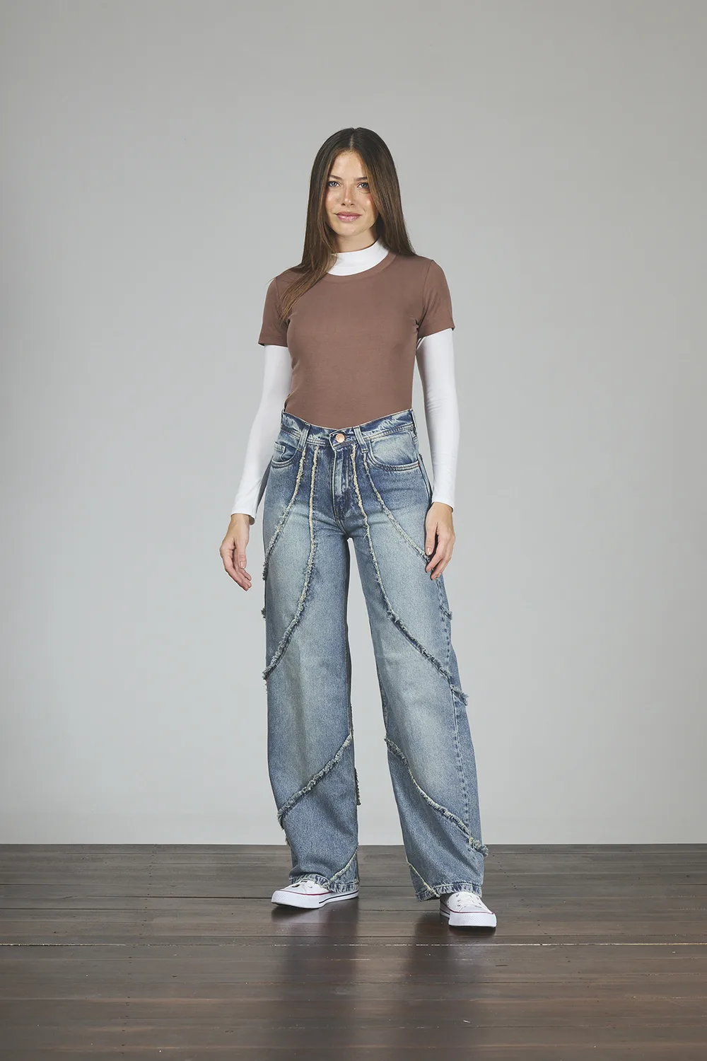 ART. 366 | BAGGY MATIZADO CON RECORTE DEFLECADO RÍGIDO