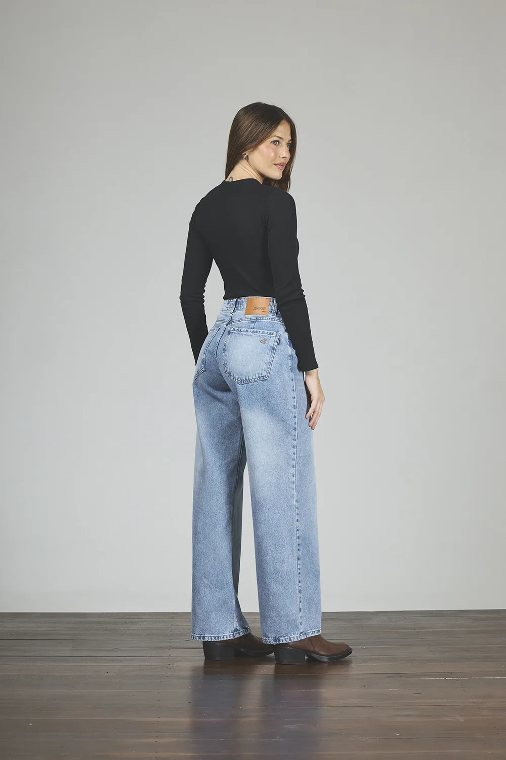 Alternative view of ART. 391 | BAGGY CLÁSICO CELESTE TIRO BAJO RÍGIDO