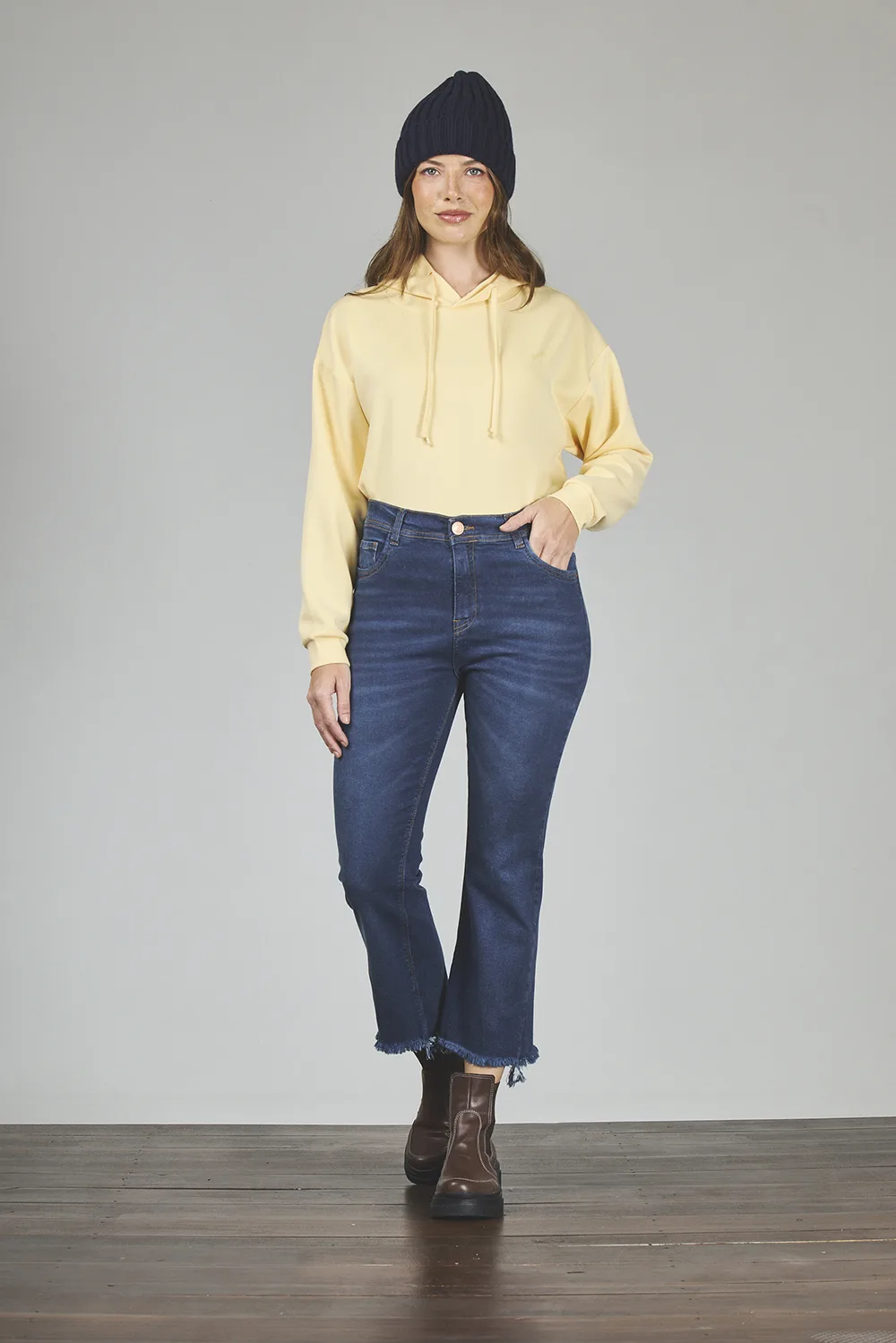 ART. 393 | CROP SEMI OXFORD AZUL BOTA DEFLECADO ELASTIZADO