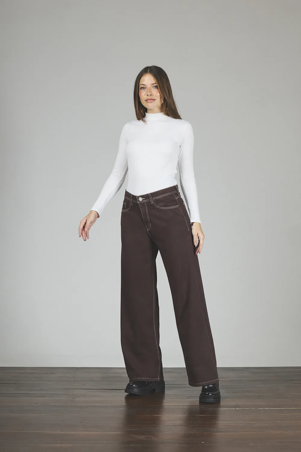 ART. 394 | WIDE LEG CLÁSICO CHOCOLATE RÍGIDO