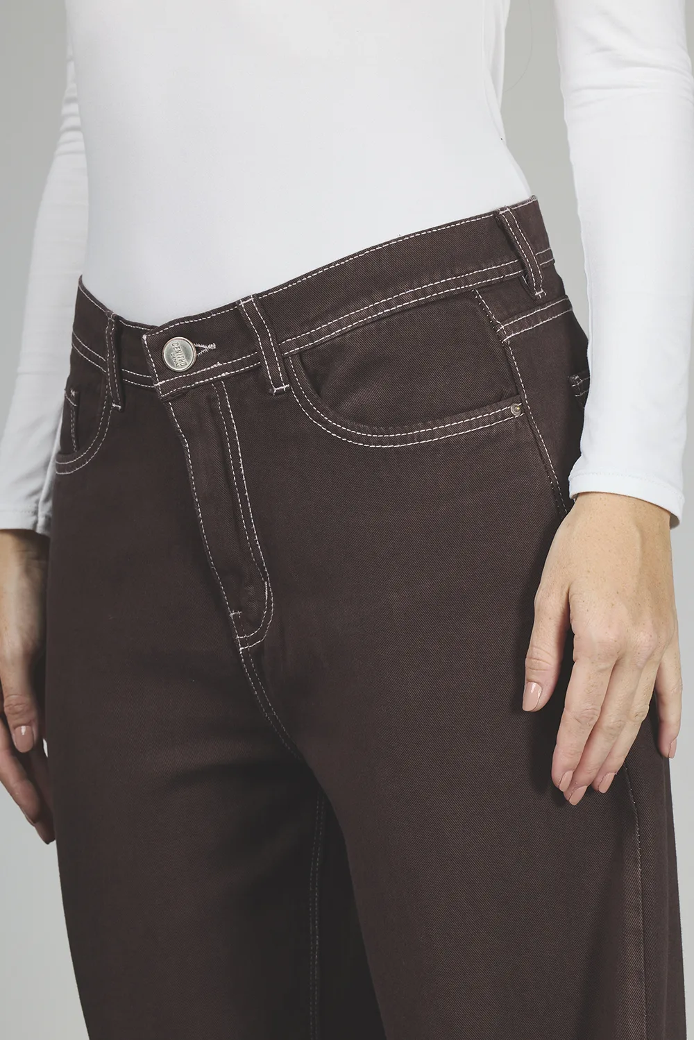 ART. 394 | WIDE LEG CLÁSICO CHOCOLATE RÍGIDO - Imagen 3