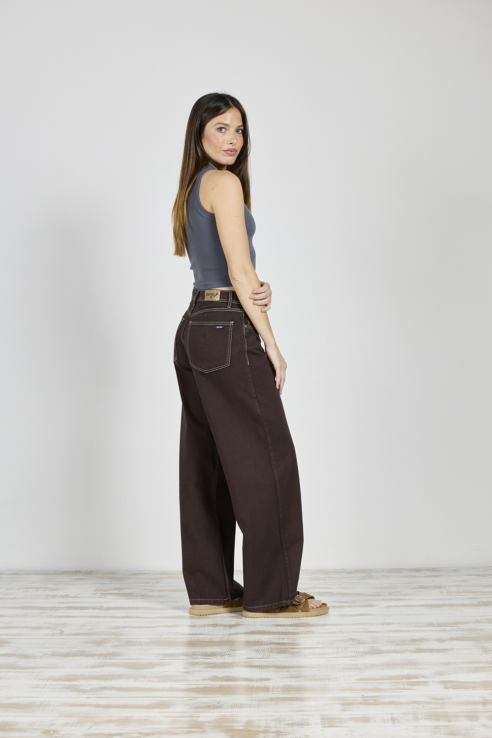 Alternative view of ART. 394 | WIDE LEG CLÁSICO CHOCOLATE RÍGIDO