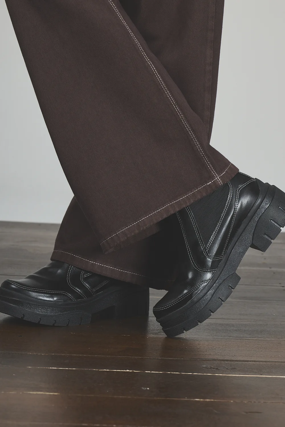 ART. 394 | WIDE LEG CLÁSICO CHOCOLATE RÍGIDO - Imagen 6