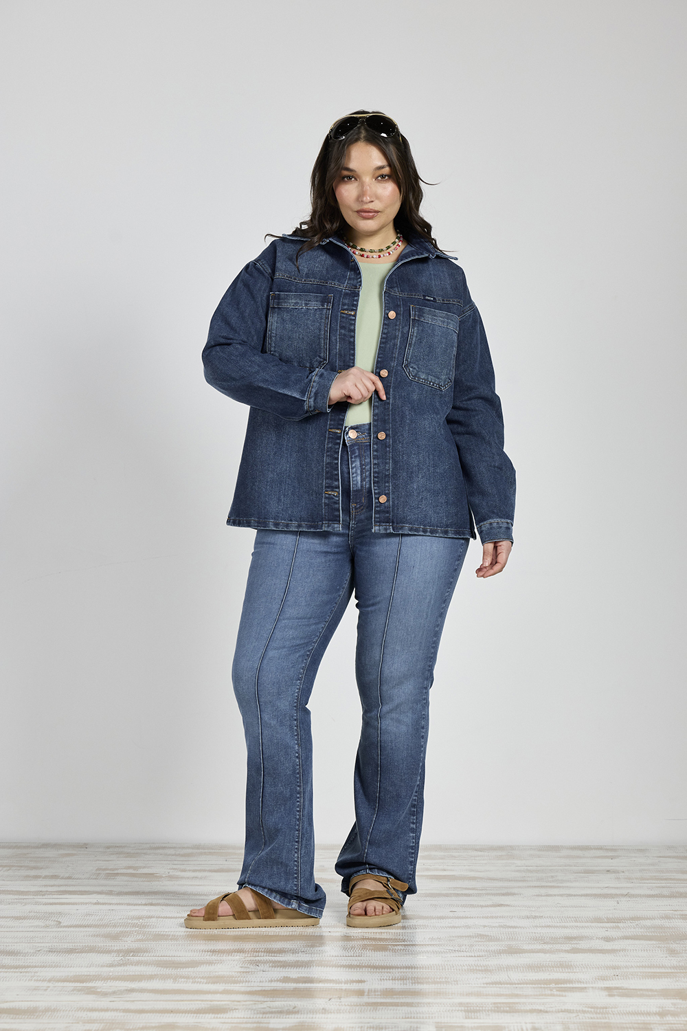 ART. 408 | CAMISA OVERSIZE AZUL CON ABERTURA LATERAL RÍGIDO