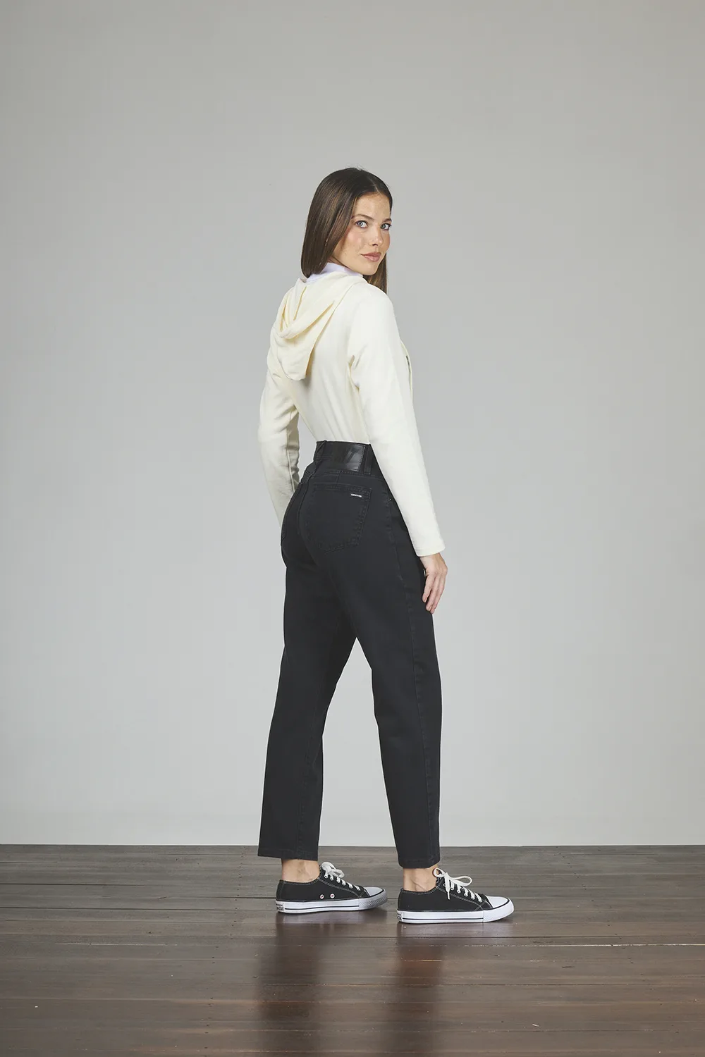 Alternative view of ART. 411 | MOM CLÁSICO NEGRO RÍGIDO