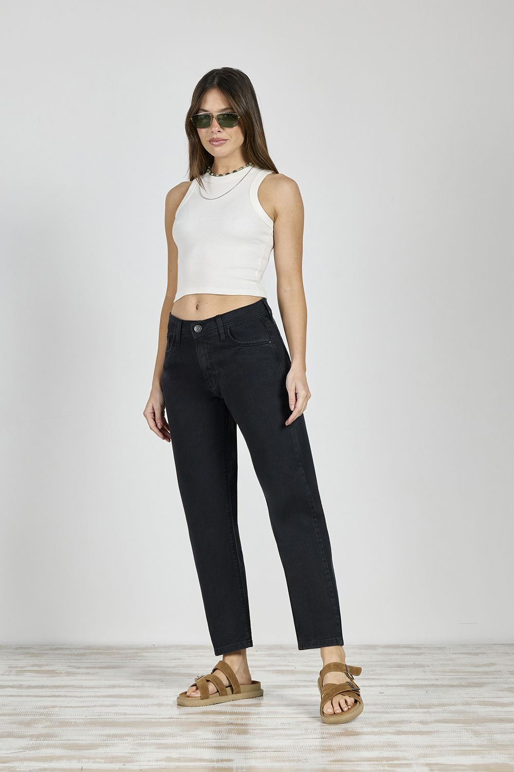 ART. 411 | MOM CLÁSICO NEGRO RÍGIDO