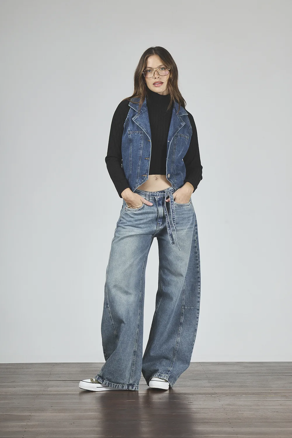 ART. 414 | BAGGY MATIZADO CON RECORTE Y CINTO RÍGIDO - Imagen 3