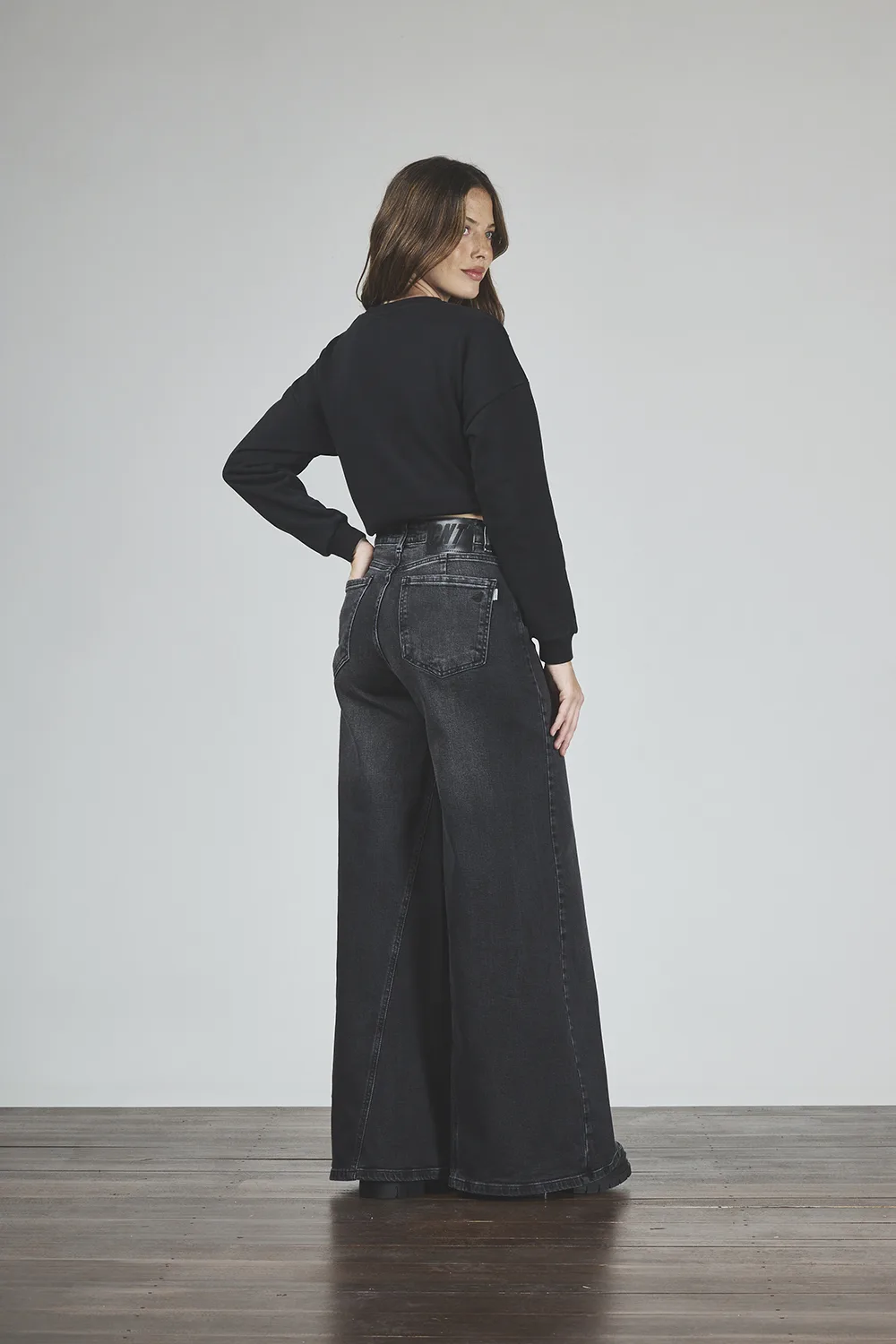 Alternative view of ART. 416 | MAXI BAGGY NEGRO DESTROYER OVERSIZE CON RECORTE ELASTIZADO