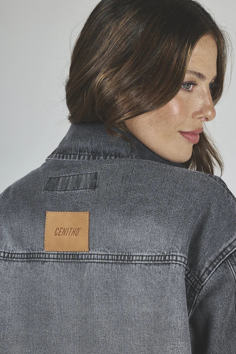 ART. 419 | CAMISA OVERSIZE GRIS CON ABERTURA LATERAL RÍGIDO - Imagen 5