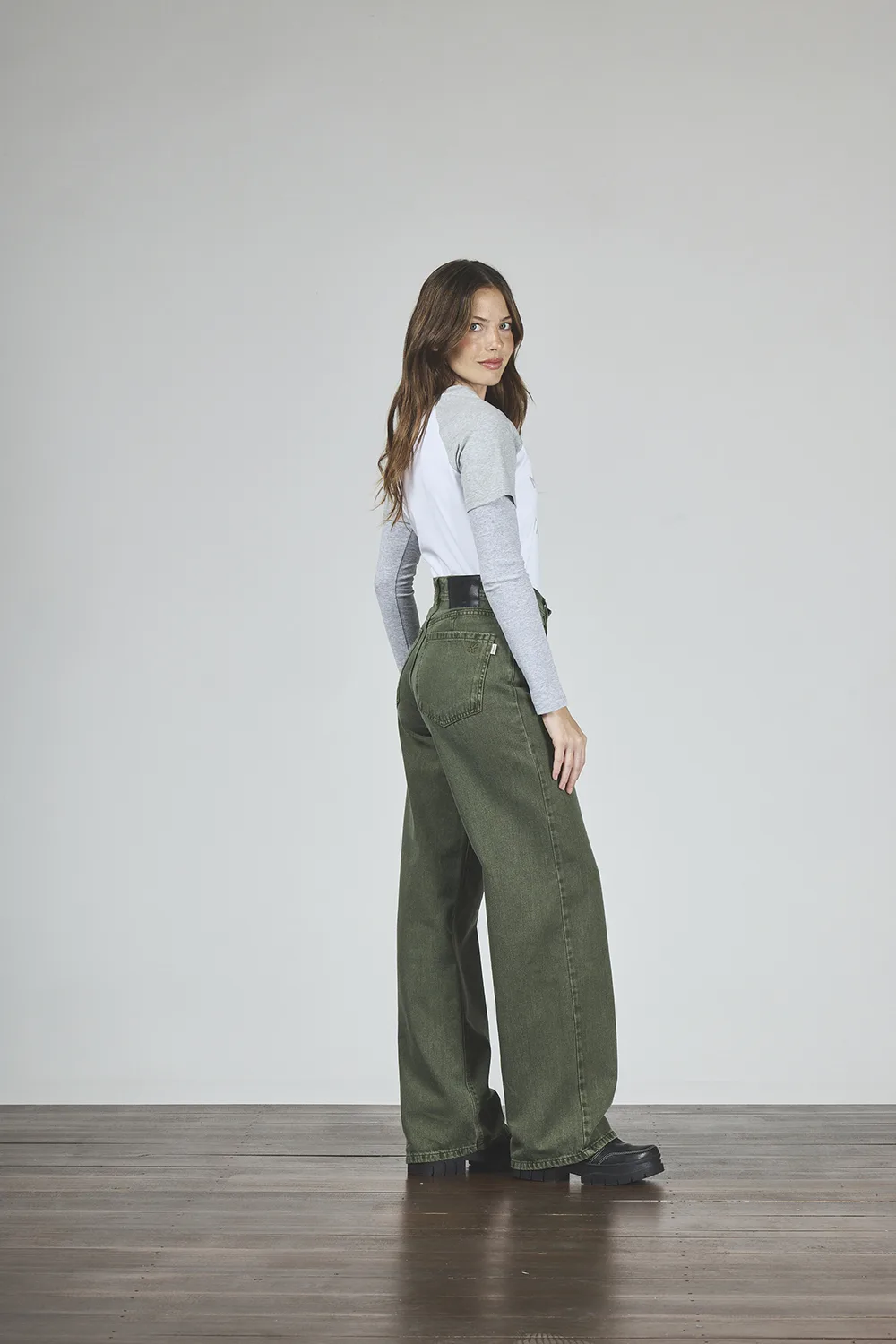 Alternative view of ART. 424 | WIDE LEG VERDE CLÁSICO RÍGIDO