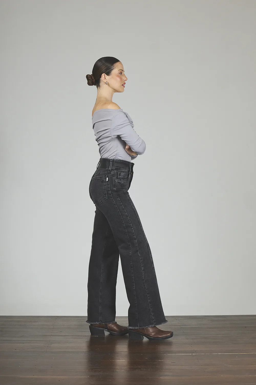 Alternative view of ART. 428 | BAGGY NEGRO CINTURA ANCHA CON RECORTE Y BOTA DESFLECADA ELASTIZADO