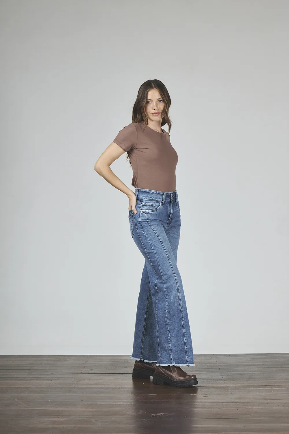 ART. 430 | BAGGY STONE CINTURA ANCHA C/RECORTE BOTA DESFLECADA ELASTIZADO - Imagen 4