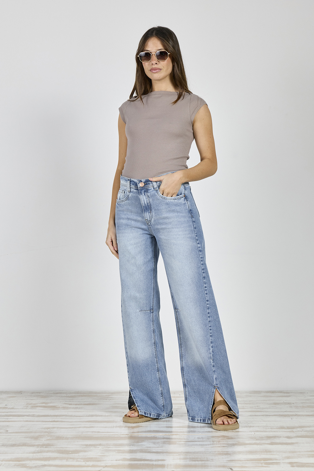 ART. 431 | BAGGY STONE CON RECORTE ABERTURA EN BOTA RÍGIDO