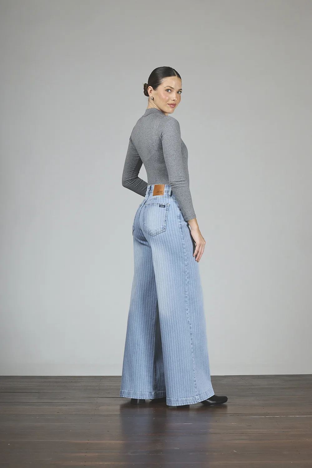 Alternative view of ART. 433 | BAGGY CELESTE RAYADO ELASTIZADO