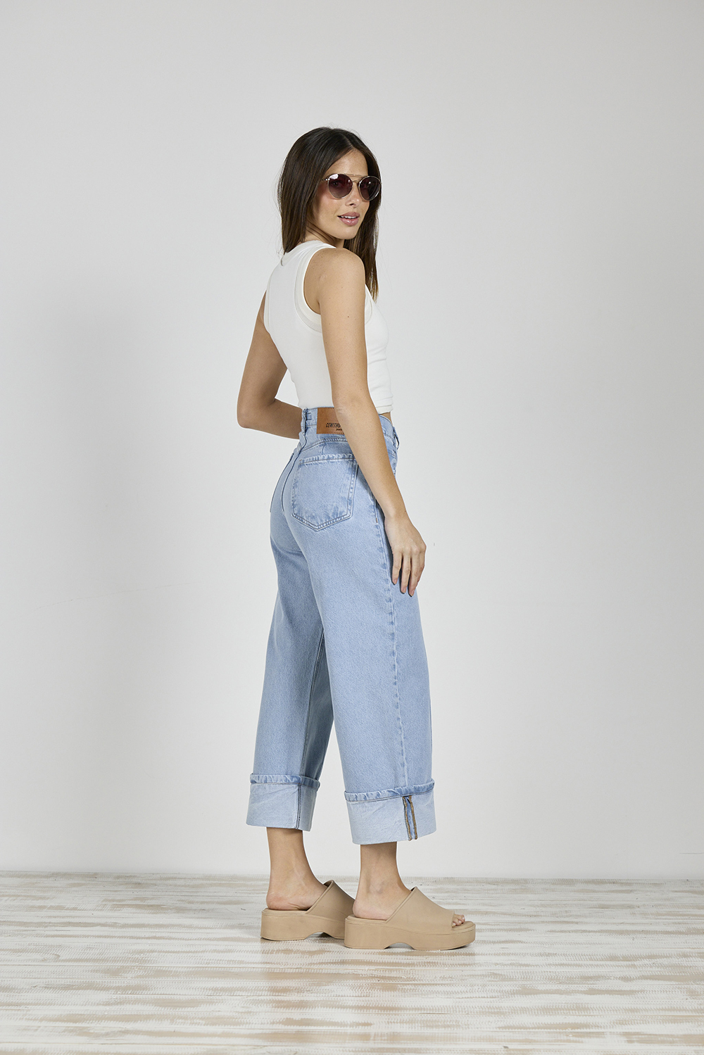 Alternative view of ART. 441 | CROP CELESTE CON ALFORZA BOTA REMANGADA RÍGIDO