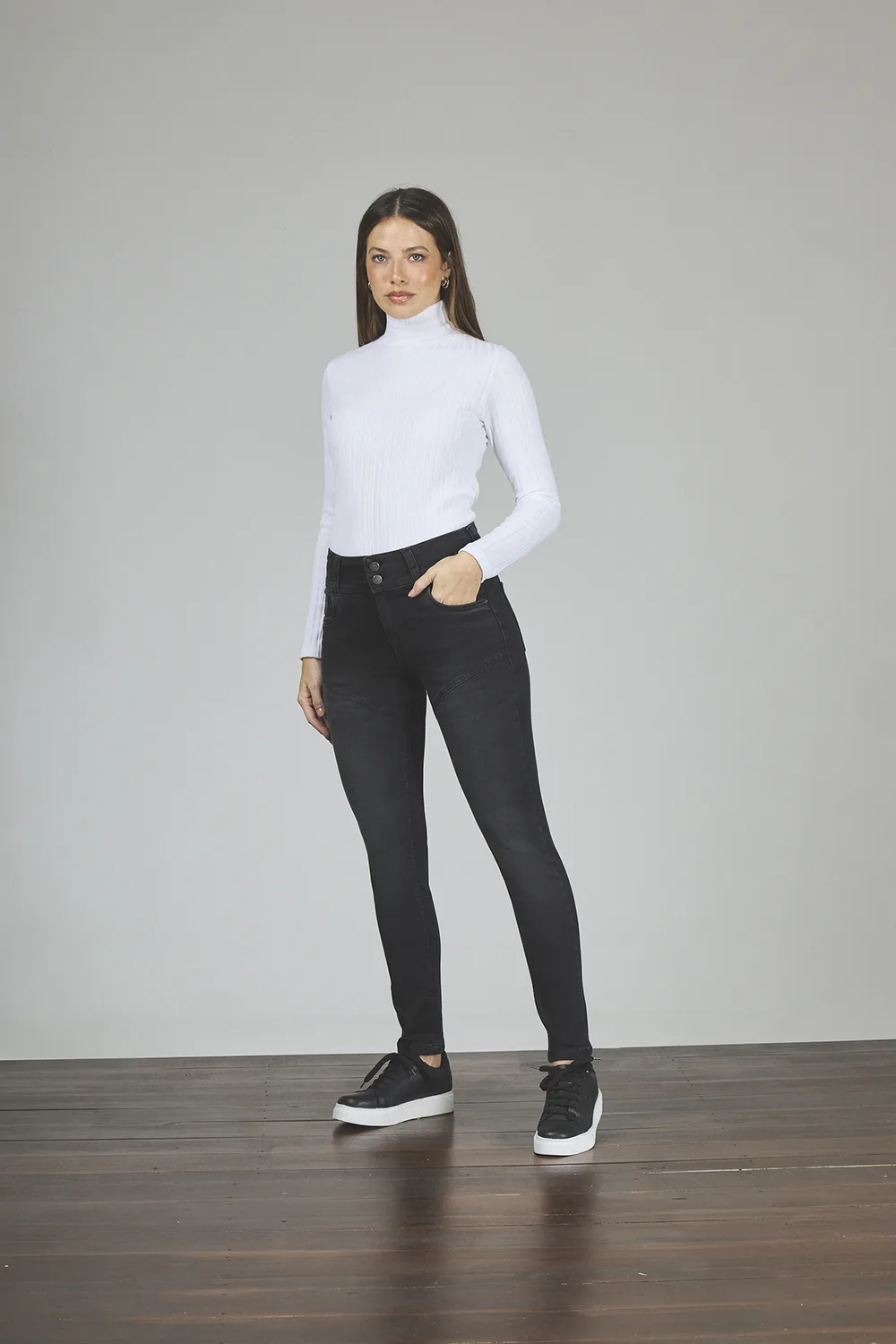 ART. 443 | CHUPÍN NEGRO HUMO CON RECORTE Y CINTURA ANCHA ELASTIZADO