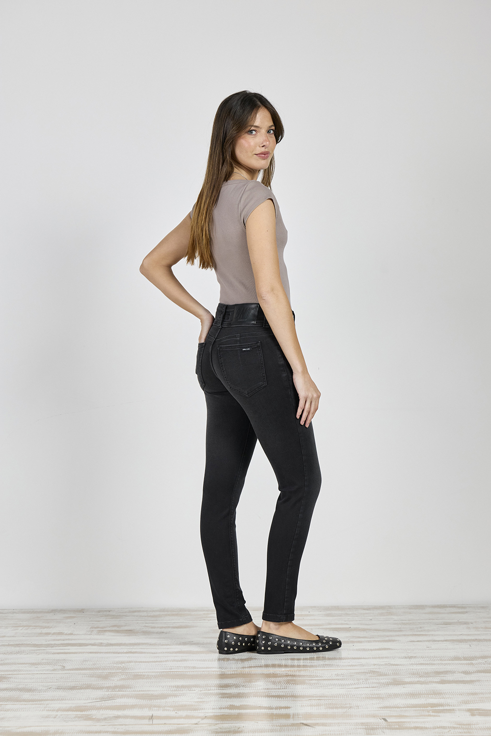 Alternative view of ART. 443 | CHUPÍN NEGRO HUMO CON RECORTE Y CINTURA ANCHA ELASTIZADO