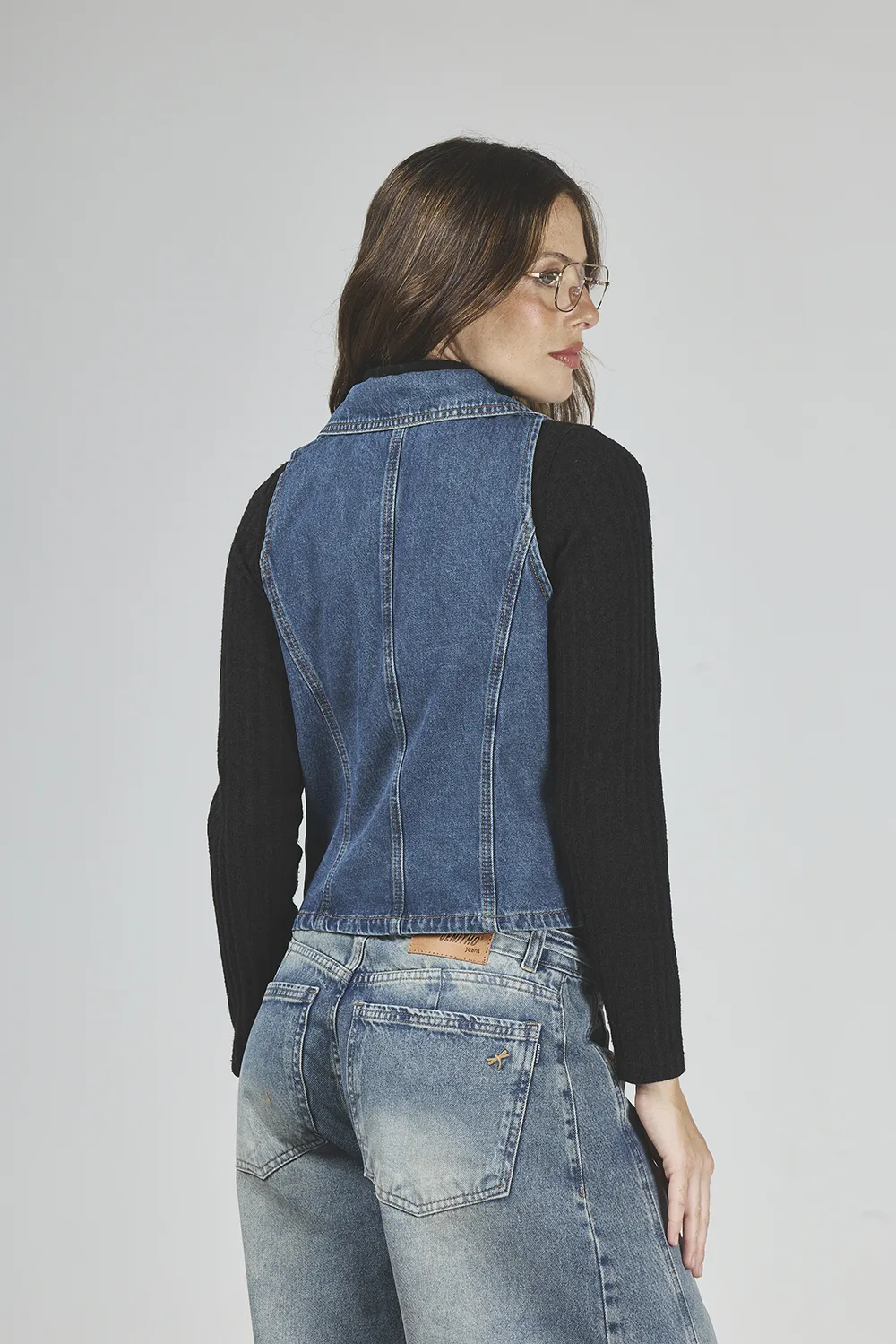 Alternative view of ART. 450 | CHALECO MATIZADO RECORTE V RÍGIDO