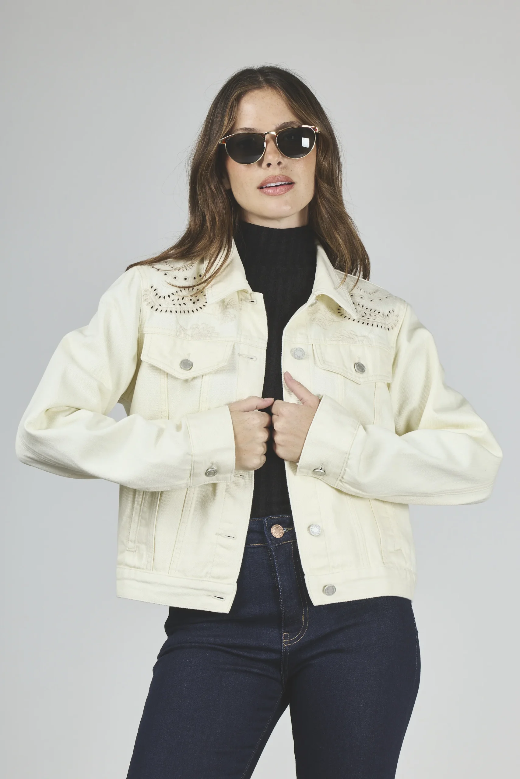 ART. 465 | CAMPERA CON BORDADO RIGIDO (BUTTER)