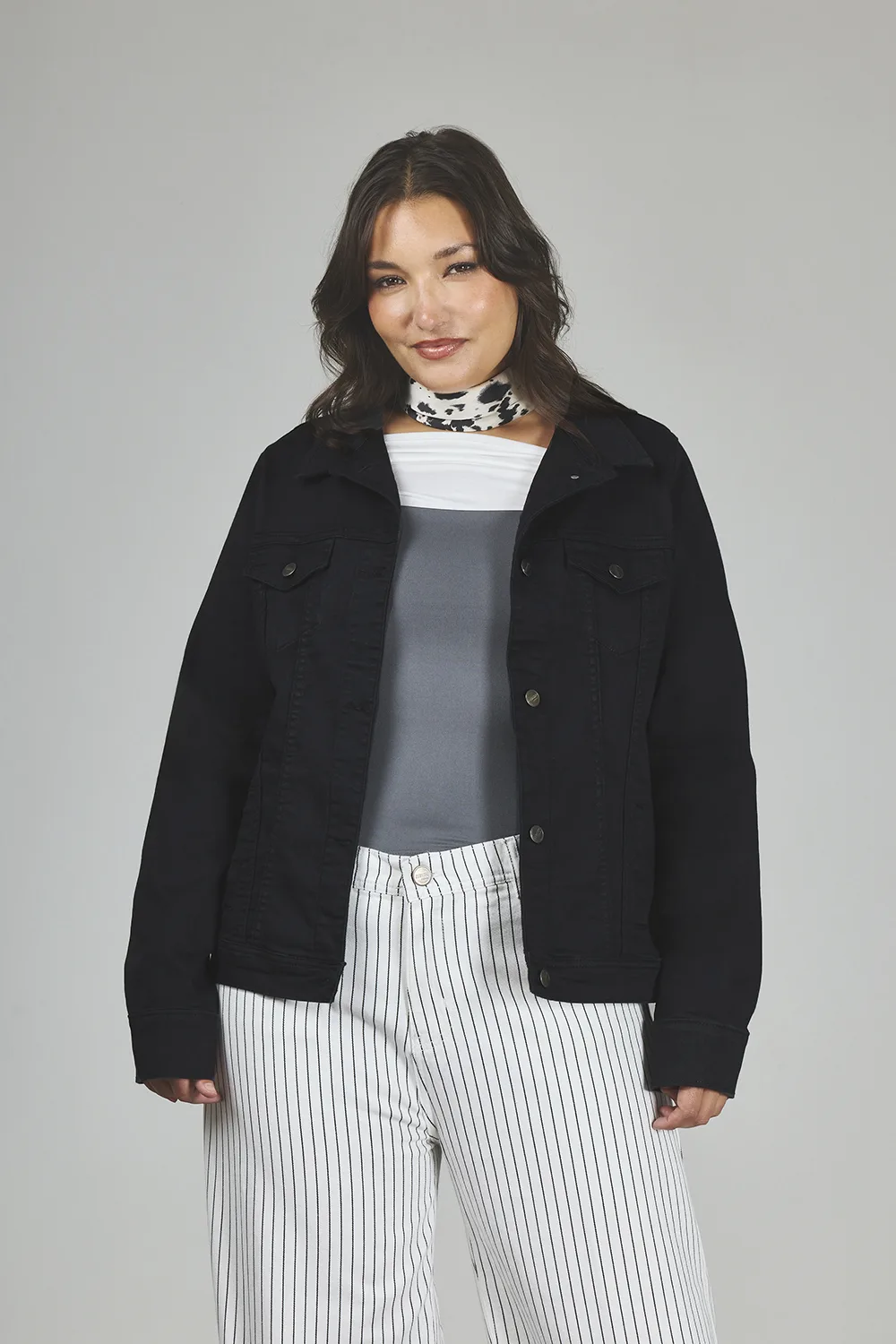 ART. 738 | CAMPERA CLÁSICA NEGRA ELASTIZADO