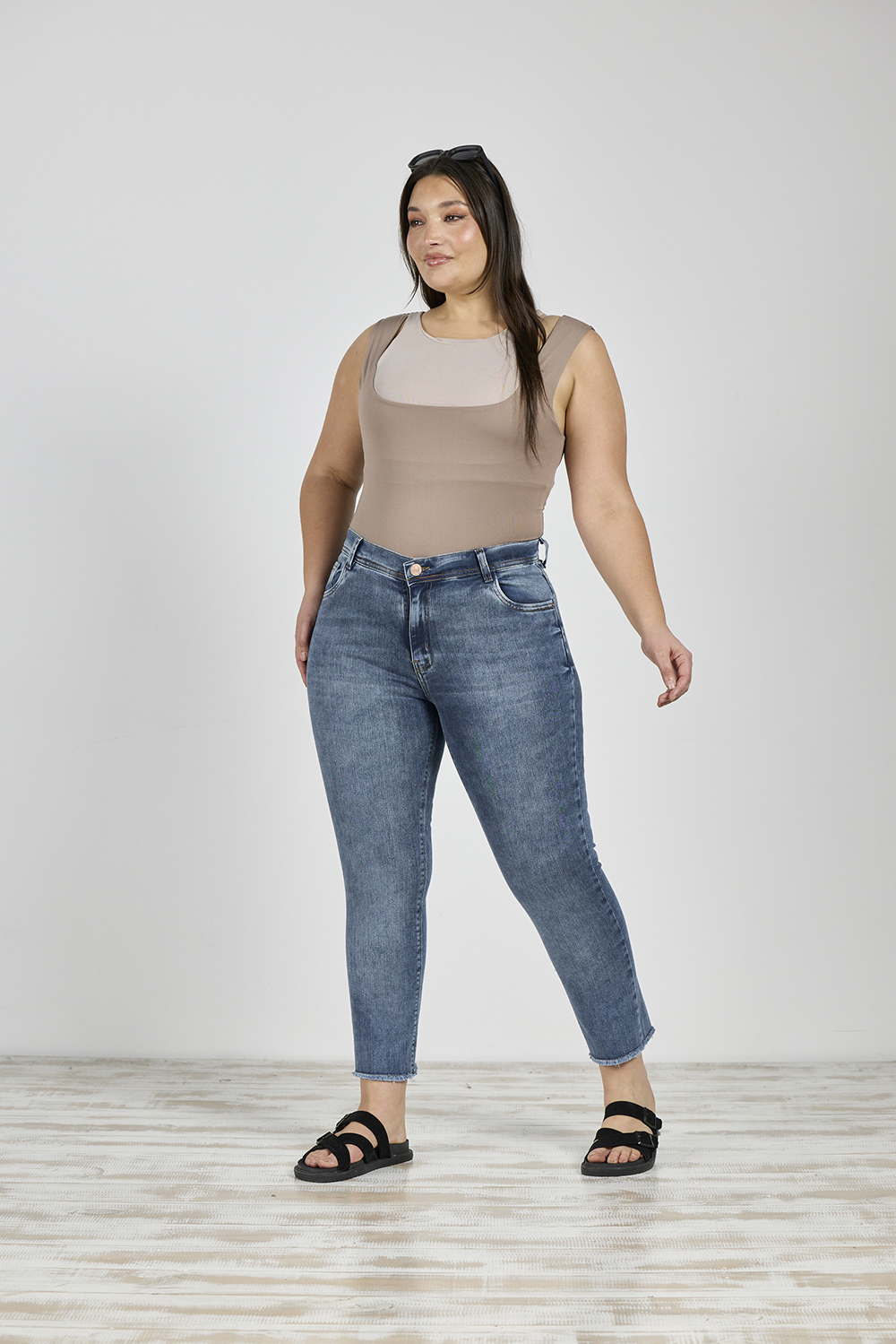 ART. 746 | MOM FLECO CON GANCHO LATERAL ELASTIZADO